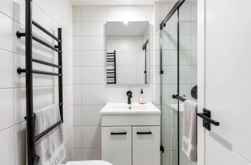  15 Stunning Bathroom Designs Featuring Black Fixtures for Style